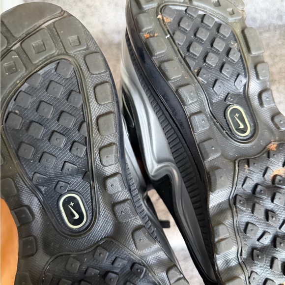 Nike Flyposite Silver and Black Sneakers - Picture 7 of 7